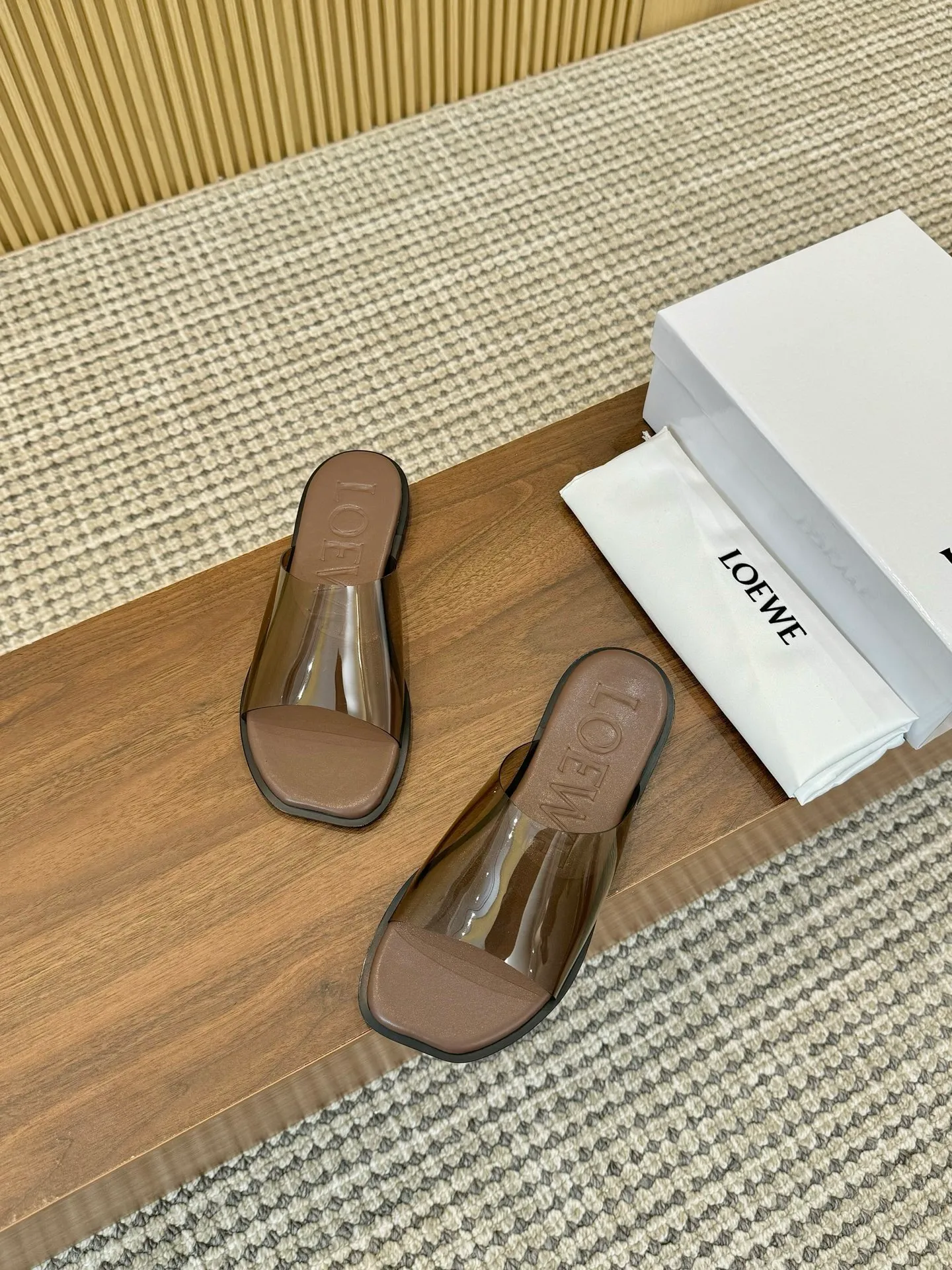 👟👟Ex-factory price 340👟👟 LOEWE 25th season latest style, 4 colors optional, leather sole plus 40